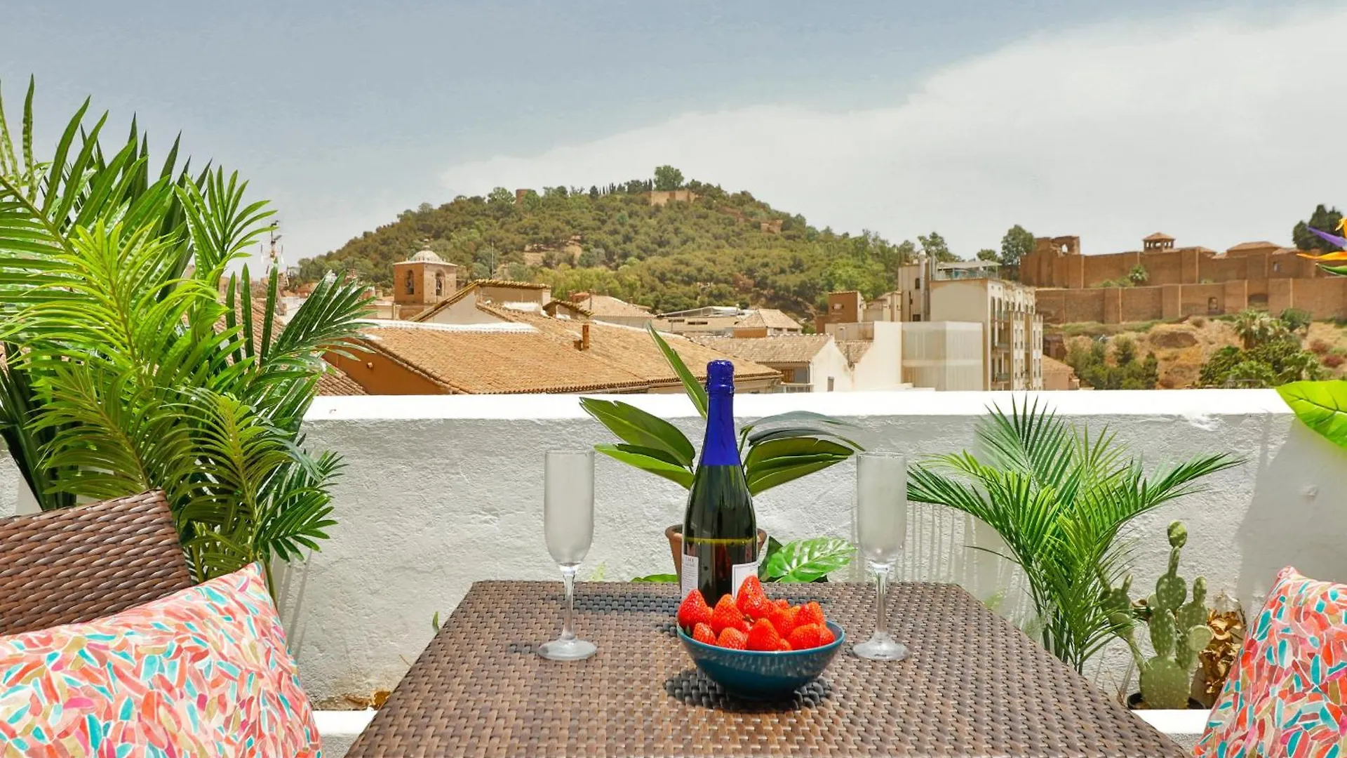 C83 Cosy Penthouse With Terrace Old Town Apartment Malaga Spain